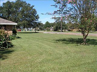 3rd image of 827 Village Ct