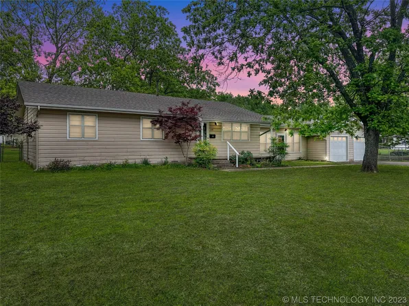 110 S 15th St, Hartshorne, OK 74547