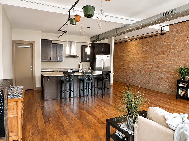 641 Walnut St Apartments — Photo 20