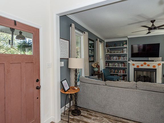 4th image of 1702 Linda Ln