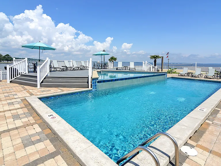 Lakeshore Pointe Apartment Homes — Photo 3