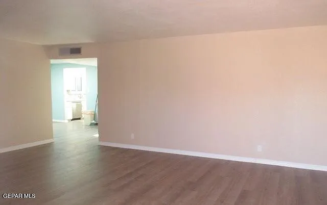 3 bed, 2.0 bath, 2618 sqft, $2,000 — Photo 4