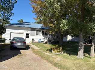 212 2nd Ave SW, Ellendale, ND 58436