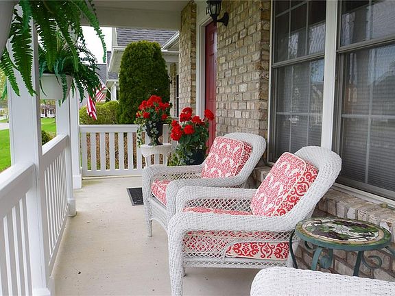 3rd image of 133 Deseyn Dr