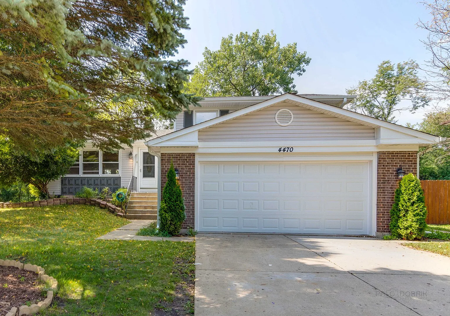 3 bed, 1983 sqft, $3,200 — Photo 3
