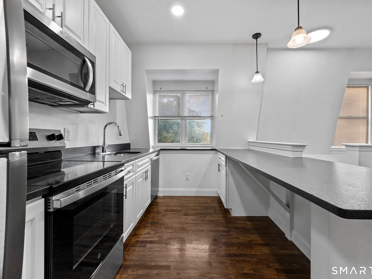 3 bed, 1.0 bath, 850 sqft, $2,200 — Photo 4