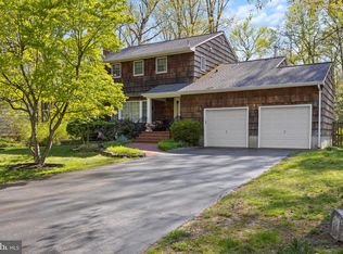 20 Jeffrey Ln, East Windsor, NJ 08520
