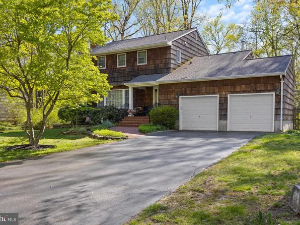 20 Jeffrey Ln, East Windsor, NJ 08520