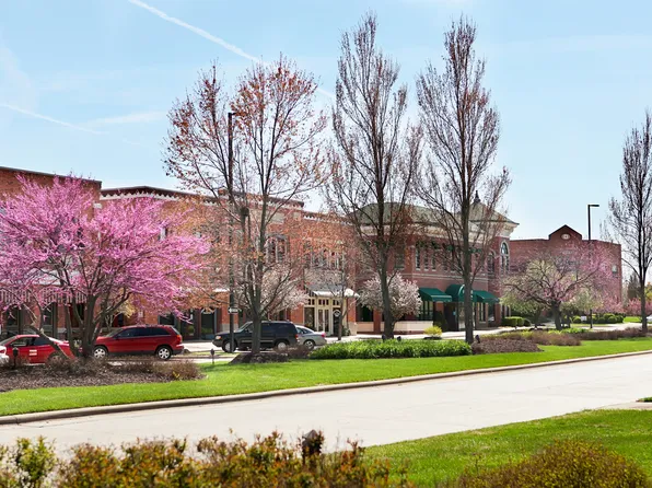 Chesterfield Village, 2310 W Chesterfield Blvd #F204, Springfield, MO 65807