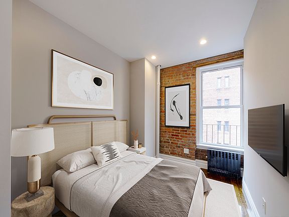 4th image of 321 W 11th St #22