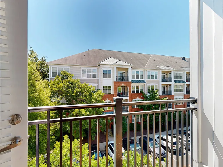 Signal Hill Apartment Homes — Photo 95