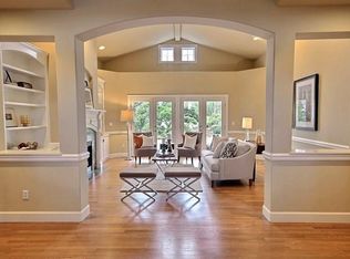 9821 Belfair Rd, Bellevue, WA 98004