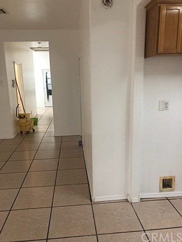 1st image of 975 W 8th St