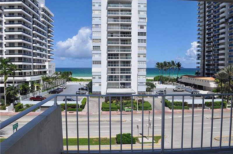 Spacious 2 BD/2 BA on Millionaire's Row