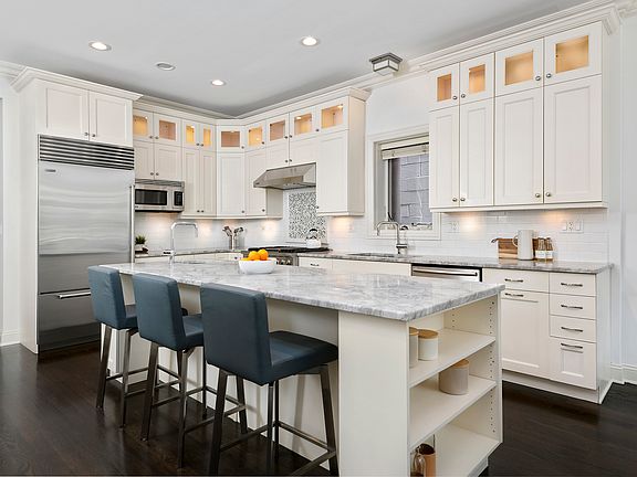 5th image of 2044 N Burling St #1