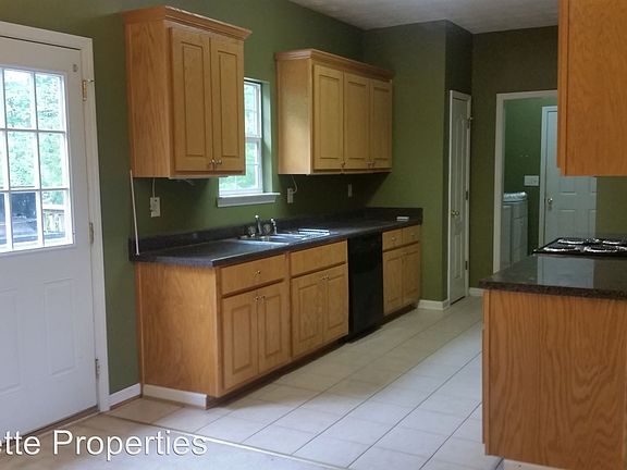 4th image of 270 Banister Dr