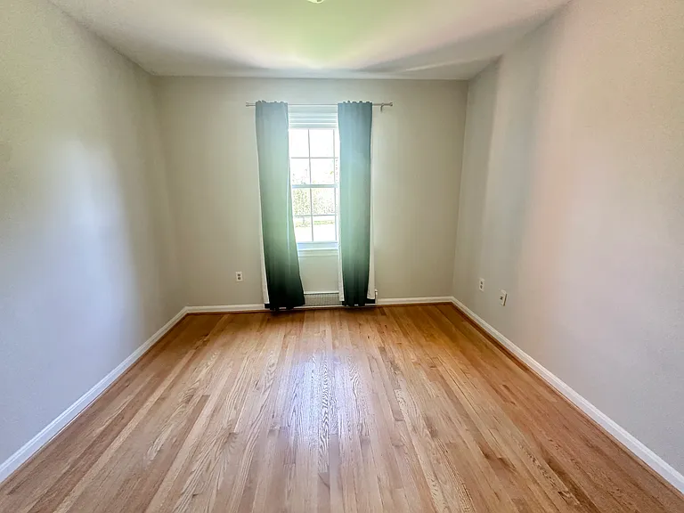 703 Kentland Dr — Photo 31