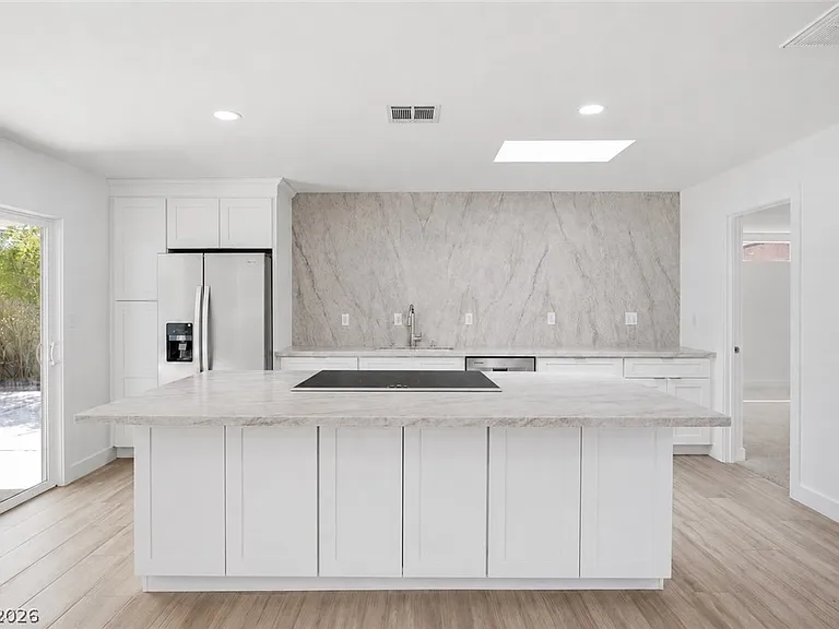 1300 Canosa Ave — Photo 4