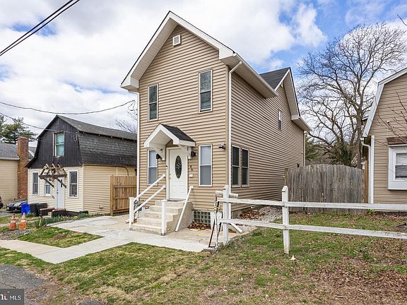 4th image of 46 Terrace Ave