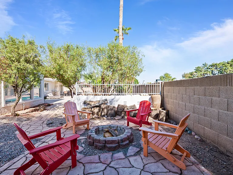 4352 E Cherokee St — Photo 15