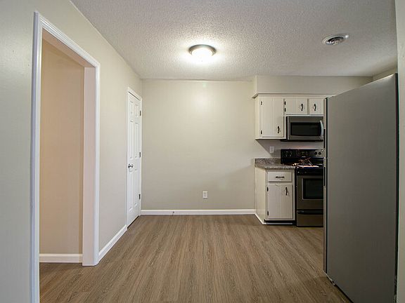 5th image of 404-08 Thompsonville Ln