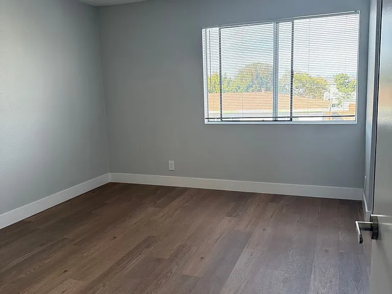 755 Gaviota Ave — Photo 10