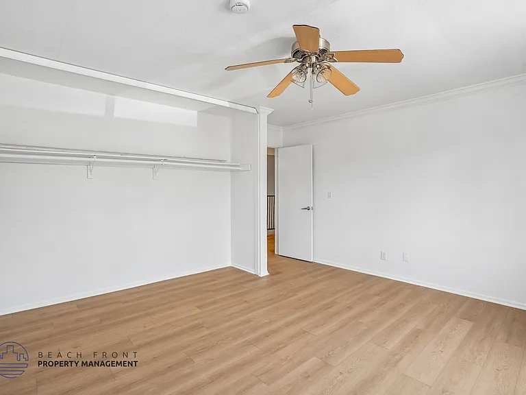 Rollingwood Apartments — Photo 49