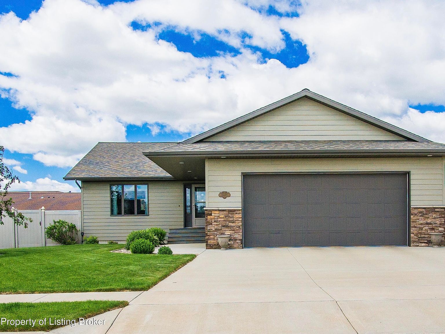 2487 States Blvd, Dickinson, ND 58601 | Zillow