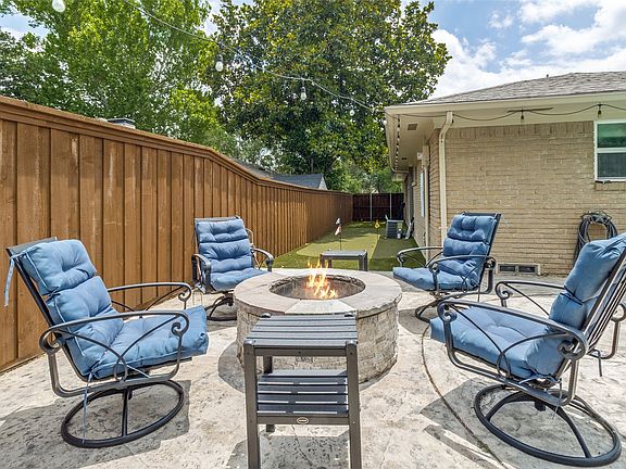 2nd image of 14952 Knollview Dr