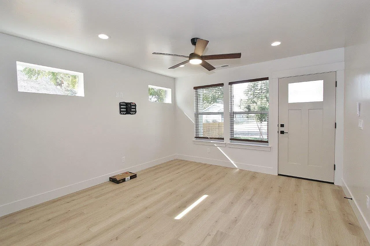 3 bed, 1091 sqft, $1,850 — Photo 3