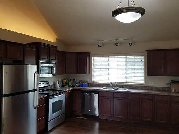 2nd image of 16935 Camden Ave