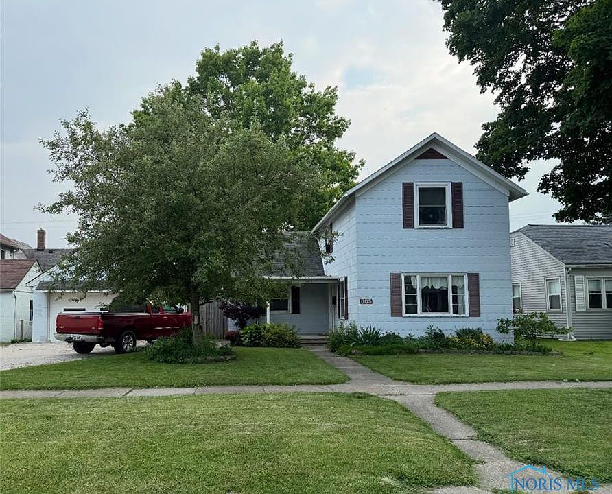 1st image of 305 W 1st St