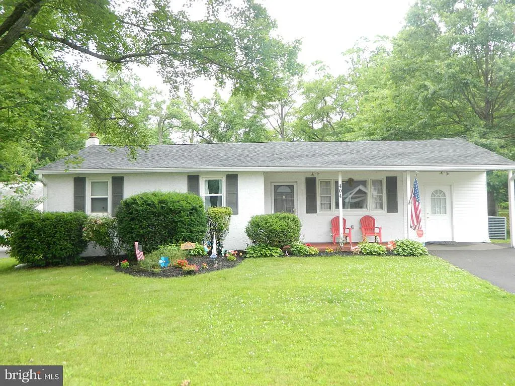 404 Woodbine Ave photo 1