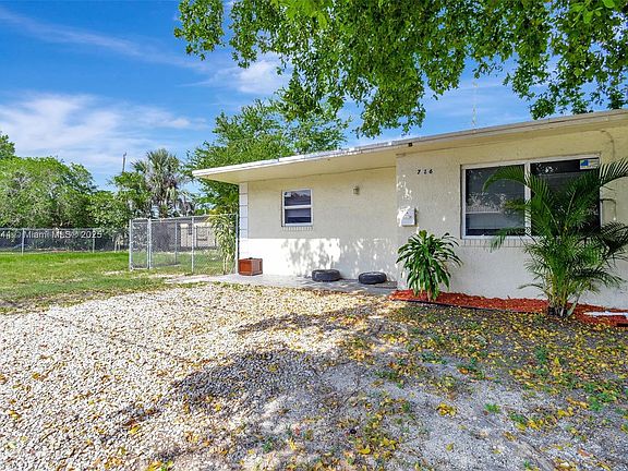3rd image of 716 NW 14th Way
