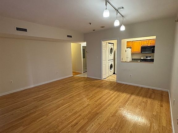 4th image of 147 Kelton St APT 305