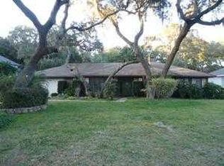 9801 Fairway Cir, Leesburg, FL 34788