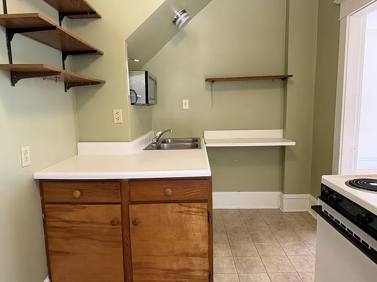 48 Monroe St #1 — Photo 2