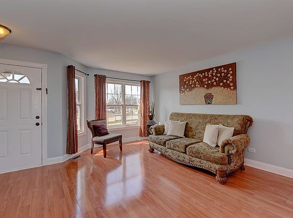 4th image of 2220 Ashbrook Ln