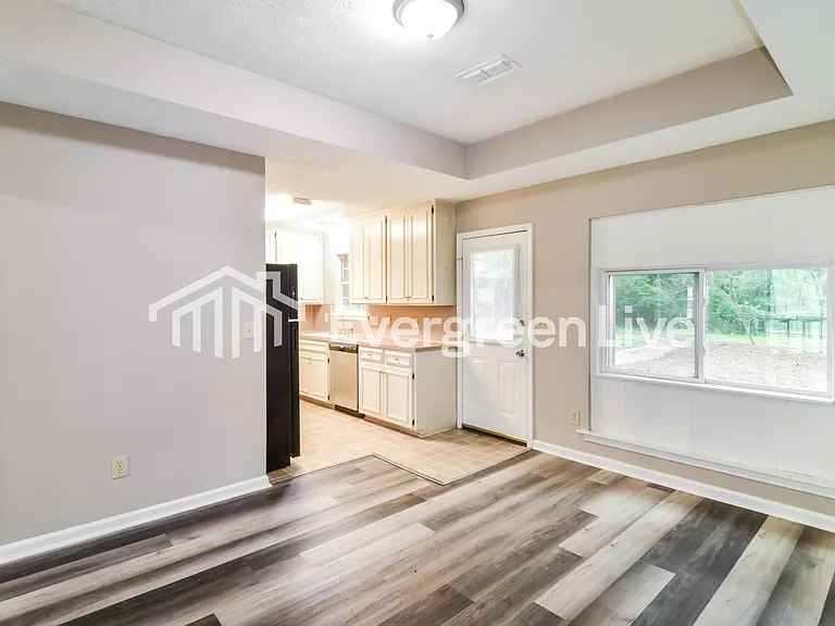 525 Saddlewood Dr — Photo 6