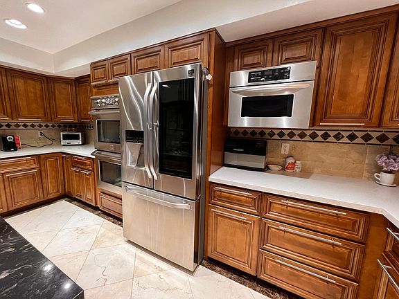 4th image of 1574 W Country Club Ln W