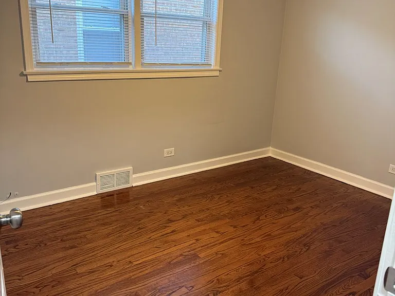 5153 S Oak Park Ave — Photo 6