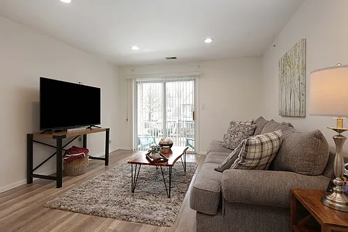 1015 Wedgewood Cir #1015 Photo 1