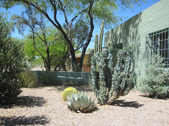 4th image of 2533 E La Cienega Dr