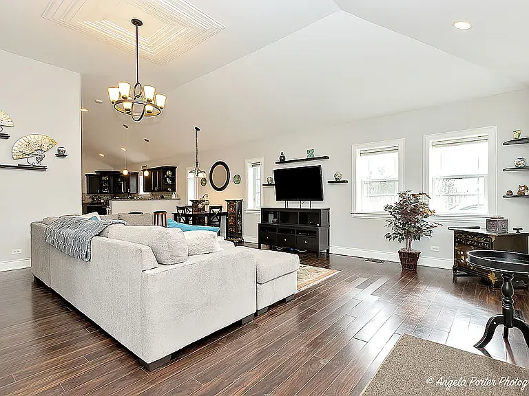 824 N River Rd — Photo 3