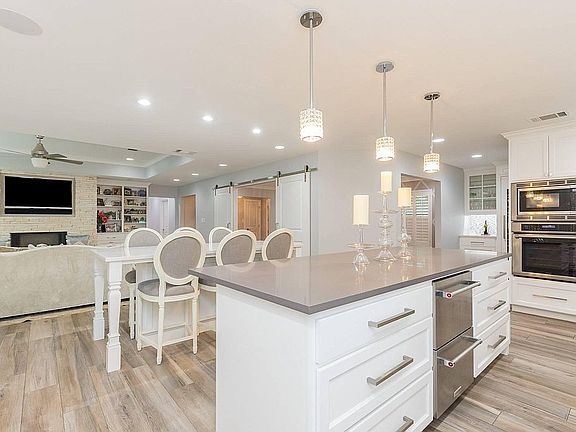 3rd image of 302 Cape Henry Dr
