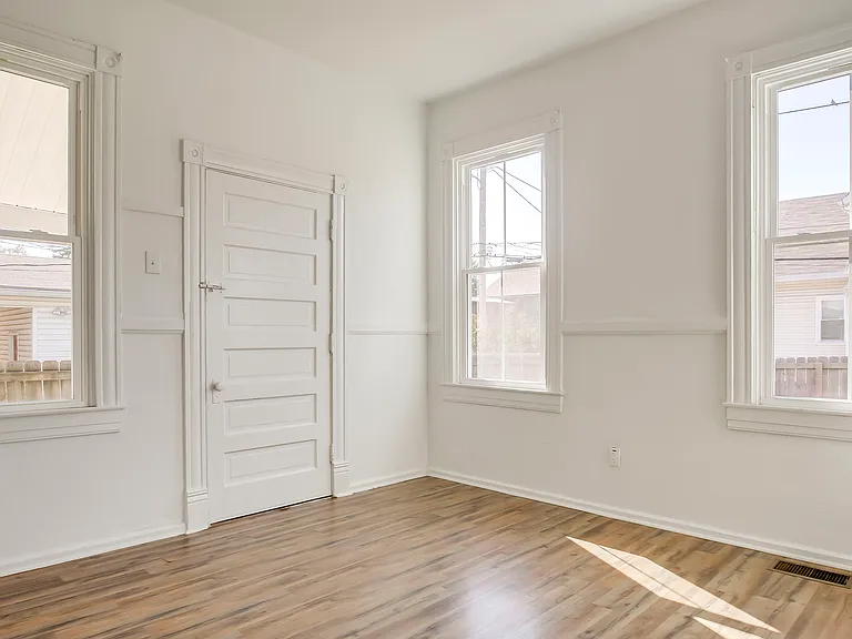 1909 Bonnycastle Ave — Photo 28