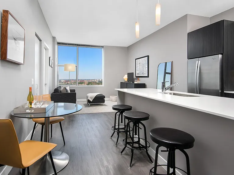 1000 South Clark — Photo 29
