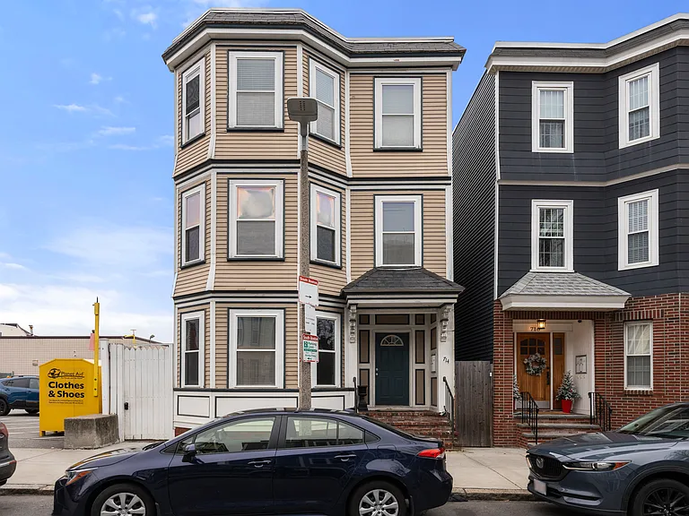714 E 4th St #3 — Photo 14