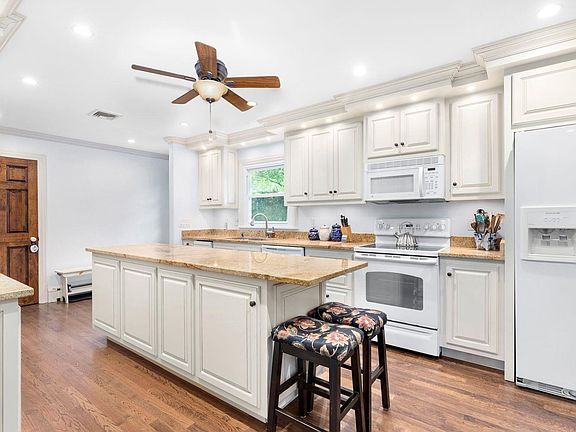 2nd image of 46 Homewood Dr