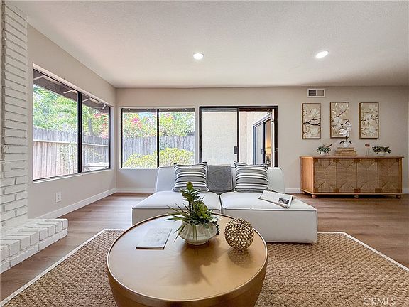 4th image of 1034 Romney Dr